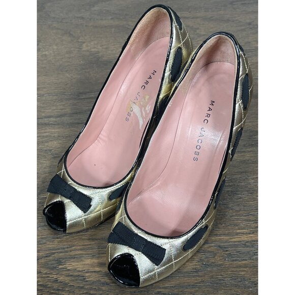 MARC JACOBS Retro Metallic Gold Quilted Peep Toe Heels - Sz 37.5 (7.5 US) - Picture 3 of 10